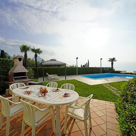 Laura Villa Toscolano Maderno